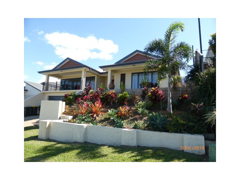 33 Catamaran Circuit, Trinity Beach QLD 4879