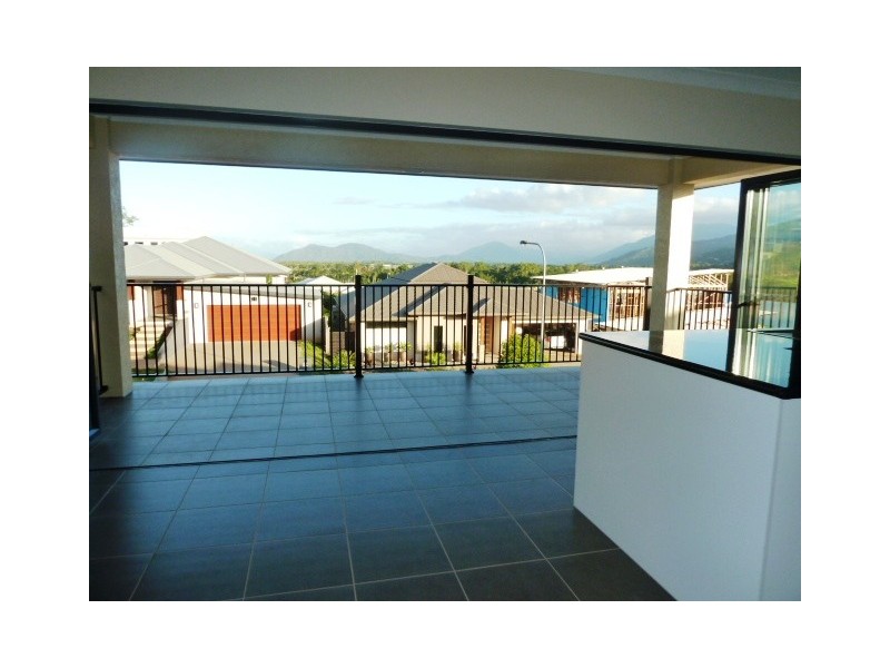 33 Catamaran Circuit, Trinity Beach QLD 4879