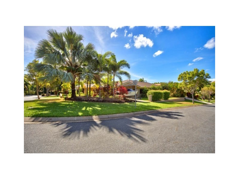 5 Macarthur Close, Palm Cove QLD 4879