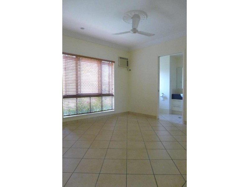 5 Macarthur Close, Palm Cove QLD 4879