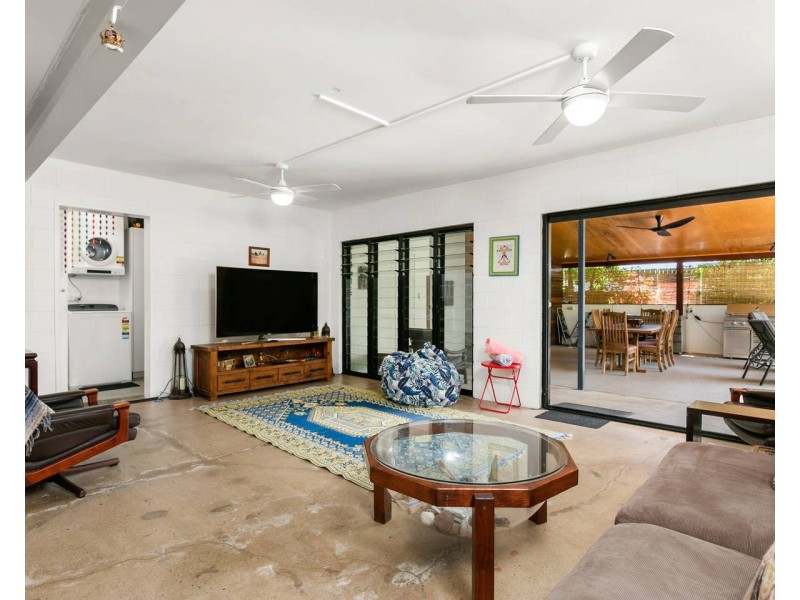U1/21 Endeavour Road, Clifton Beach QLD 4879
