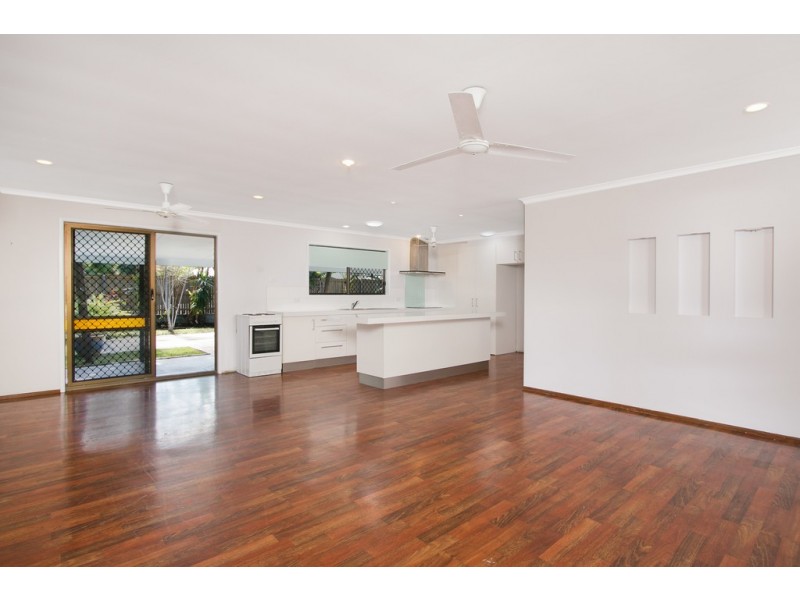 2 Conch Close, Trinity Beach QLD 4879