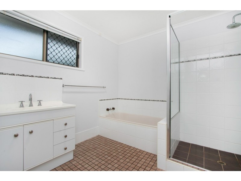 2 Conch Close, Trinity Beach QLD 4879