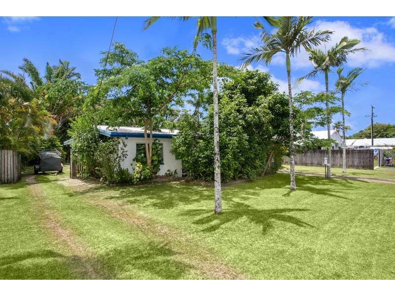 4 Bulolo Close, Trinity Beach QLD 4879