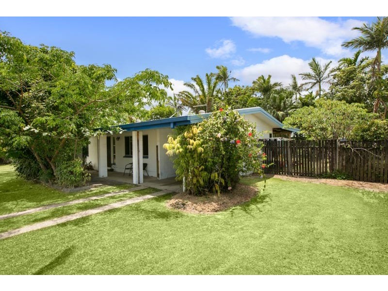4 Bulolo Close, Trinity Beach QLD 4879