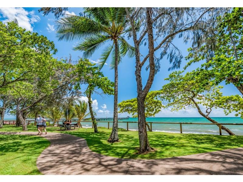 40 Savannah Street, Palm Cove QLD 4879