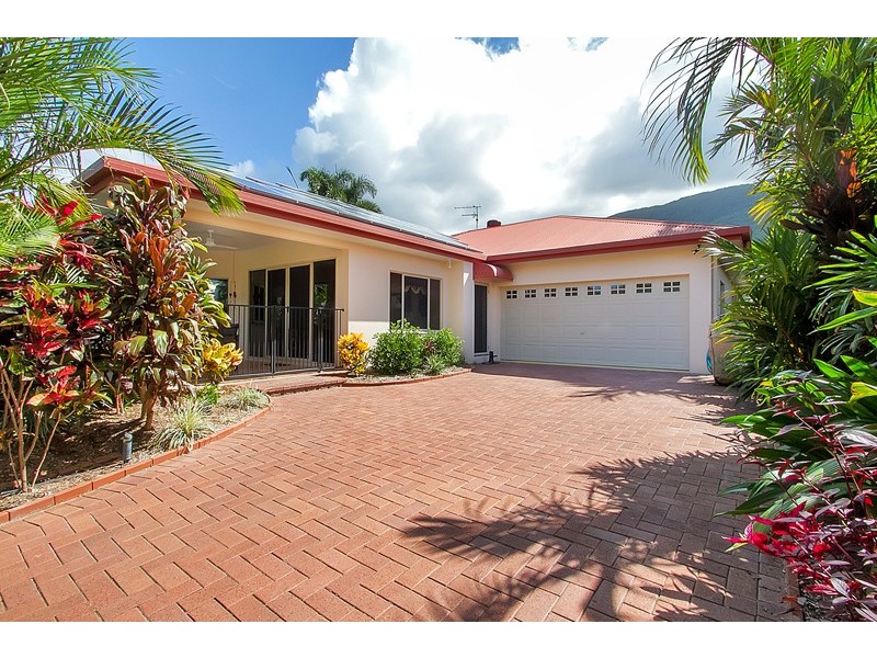 17 Trivia Street, Palm Cove QLD 4879