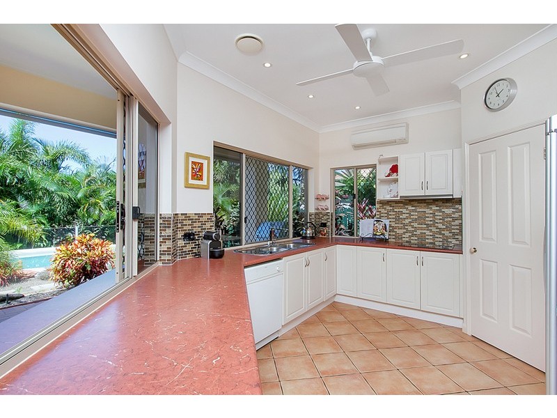 17 Trivia Street, Palm Cove QLD 4879