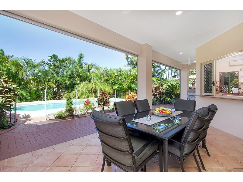 17 Trivia Street, Palm Cove QLD 4879