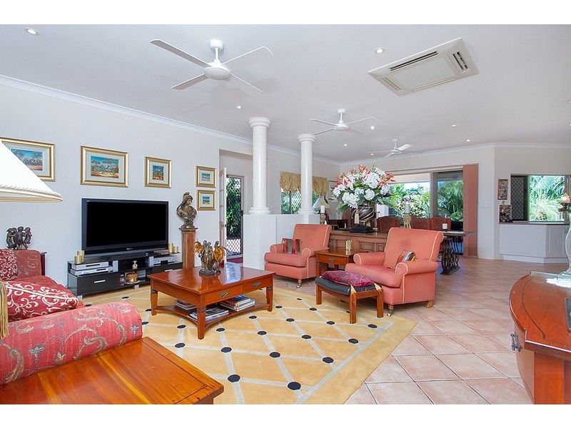 17 Trivia Street, Palm Cove QLD 4879