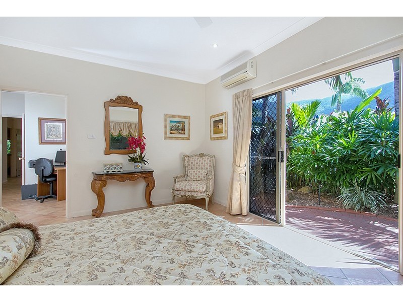 17 Trivia Street, Palm Cove QLD 4879