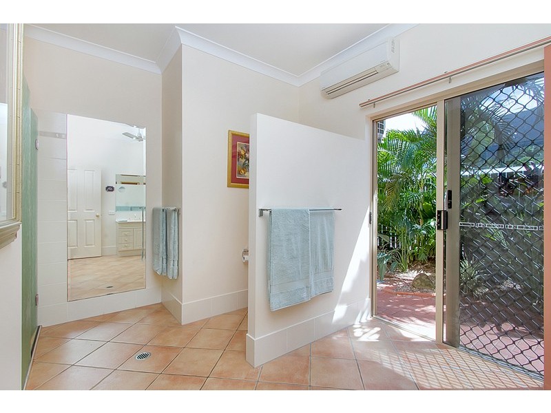 17 Trivia Street, Palm Cove QLD 4879
