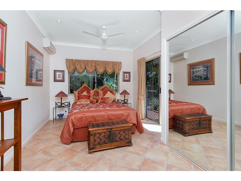 17 Trivia Street, Palm Cove QLD 4879