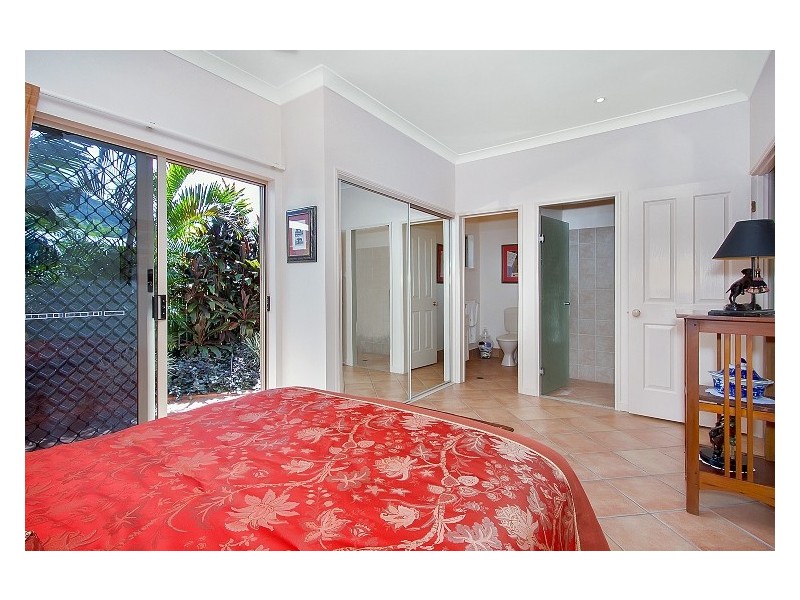 17 Trivia Street, Palm Cove QLD 4879