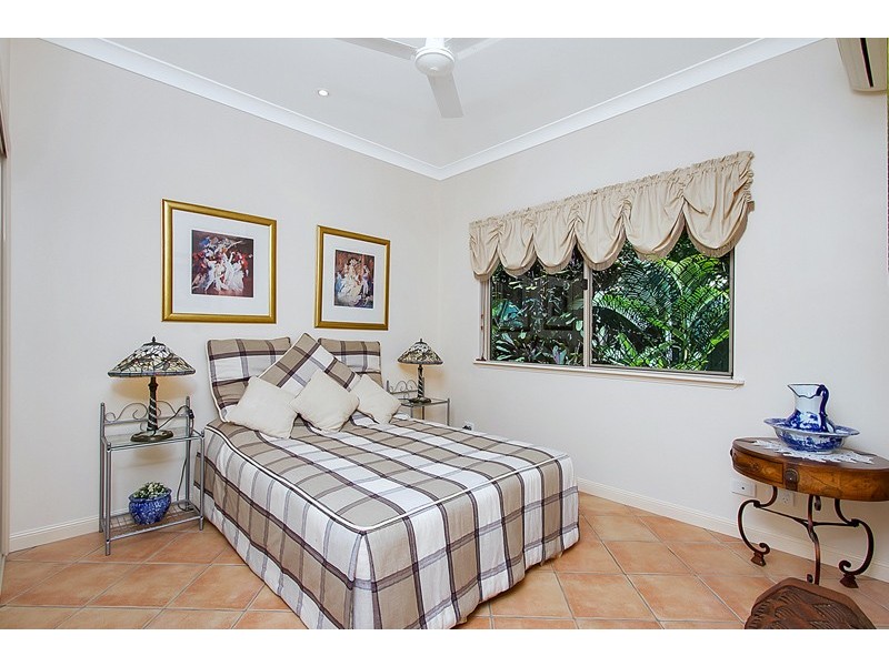 17 Trivia Street, Palm Cove QLD 4879