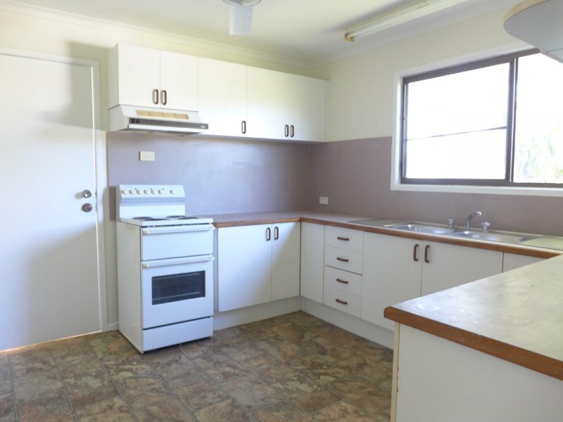 32 Debbie St, Trinity Park QLD 4879