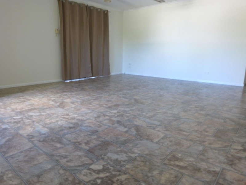 32 Debbie St, Trinity Park QLD 4879