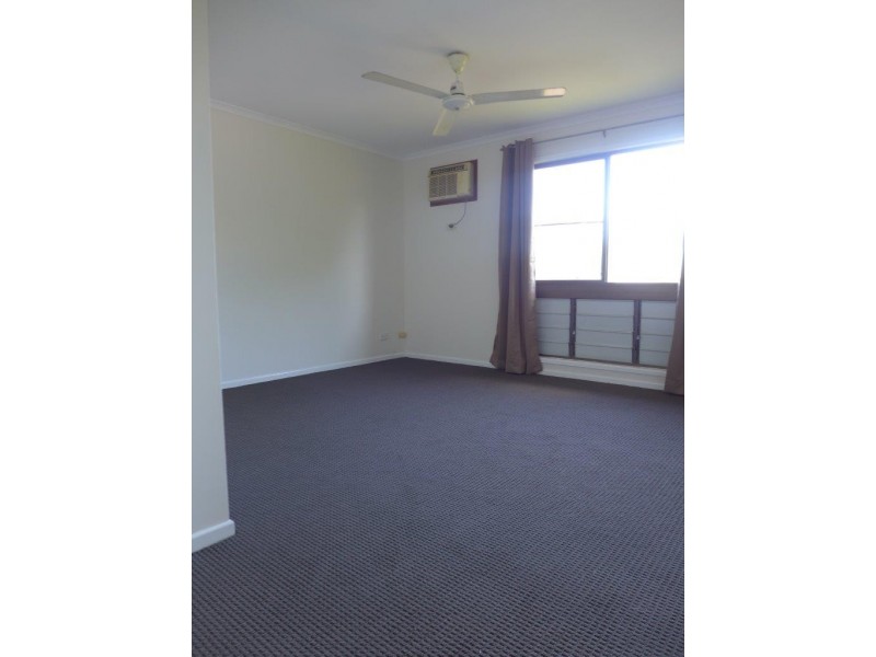 32 Debbie St, Trinity Park QLD 4879