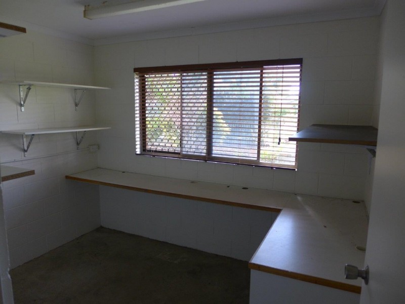 32 Debbie St, Trinity Park QLD 4879