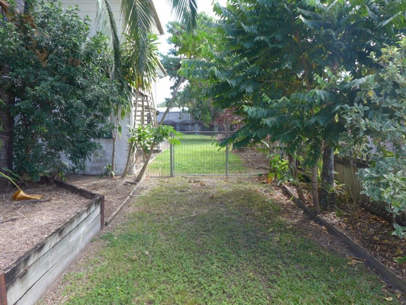 32 Debbie St, Trinity Park QLD 4879