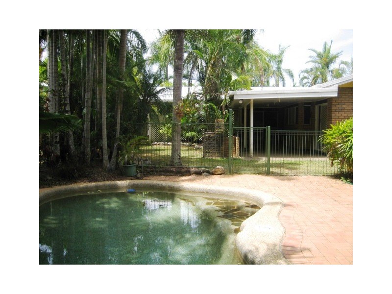 9 Krakatoa Close, Smithfield QLD 4878