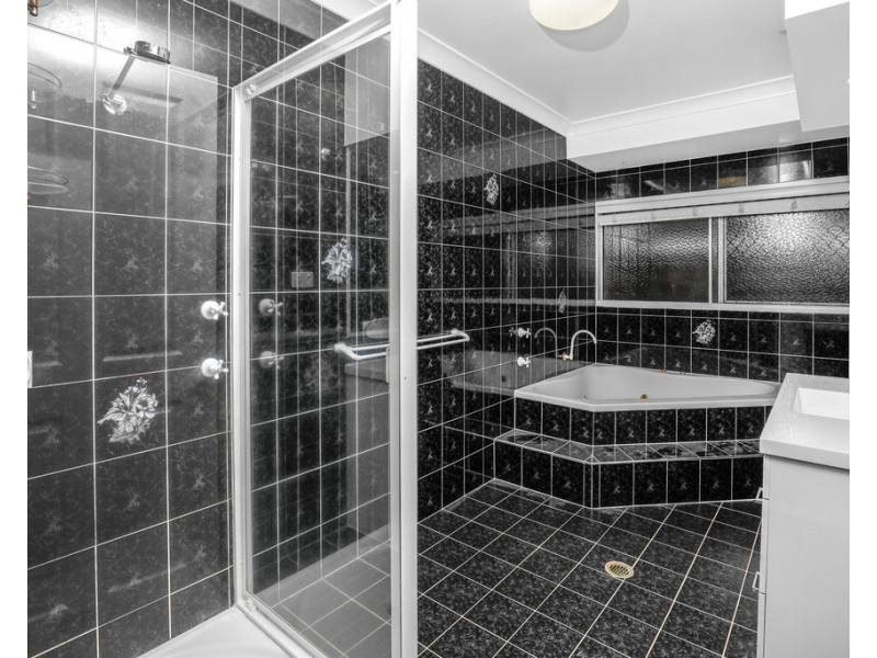 27 Bramble Street, Clifton Beach QLD 4879