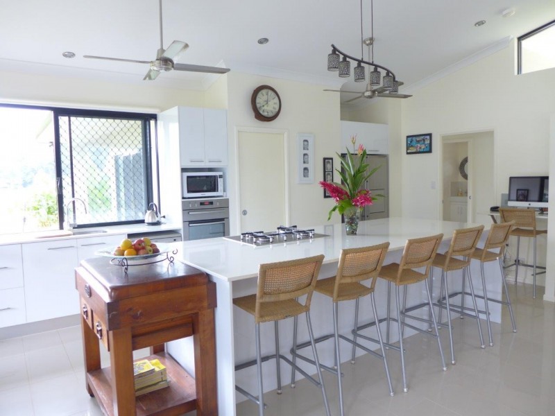 111 Xavier Herbert Drive, Redlynch QLD 4870