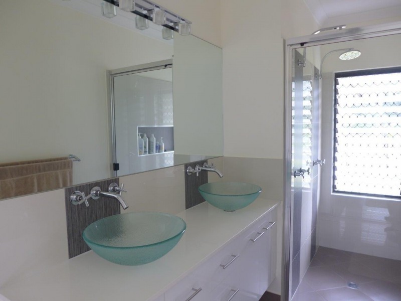 111 Xavier Herbert Drive, Redlynch QLD 4870