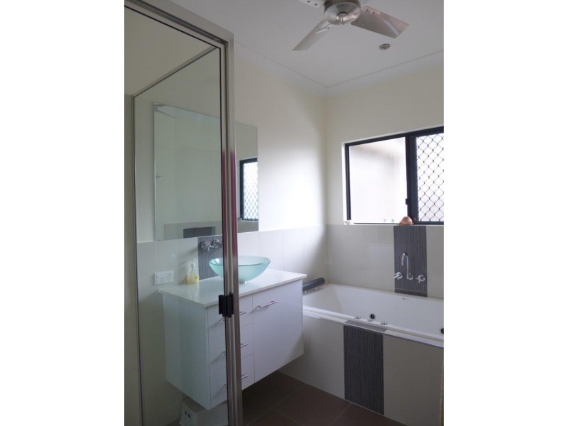 111 Xavier Herbert Drive, Redlynch QLD 4870