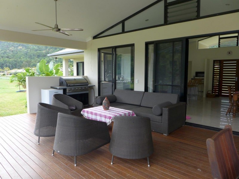 111 Xavier Herbert Drive, Redlynch QLD 4870