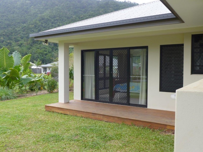 111 Xavier Herbert Drive, Redlynch QLD 4870