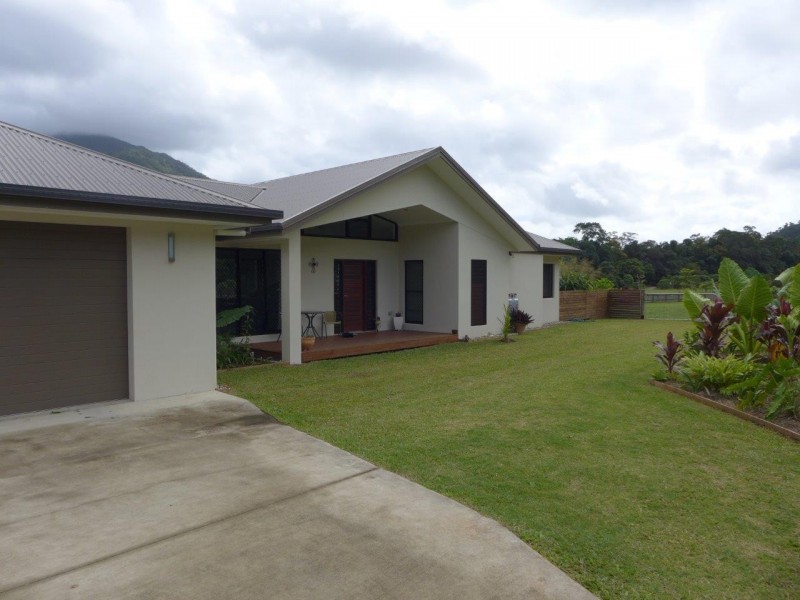 111 Xavier Herbert Drive, Redlynch QLD 4870