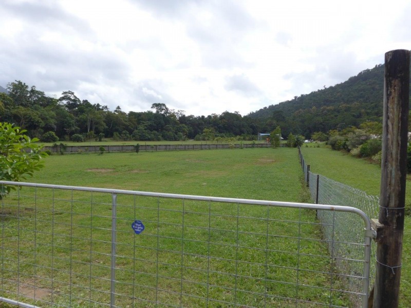 111 Xavier Herbert Drive, Redlynch QLD 4870