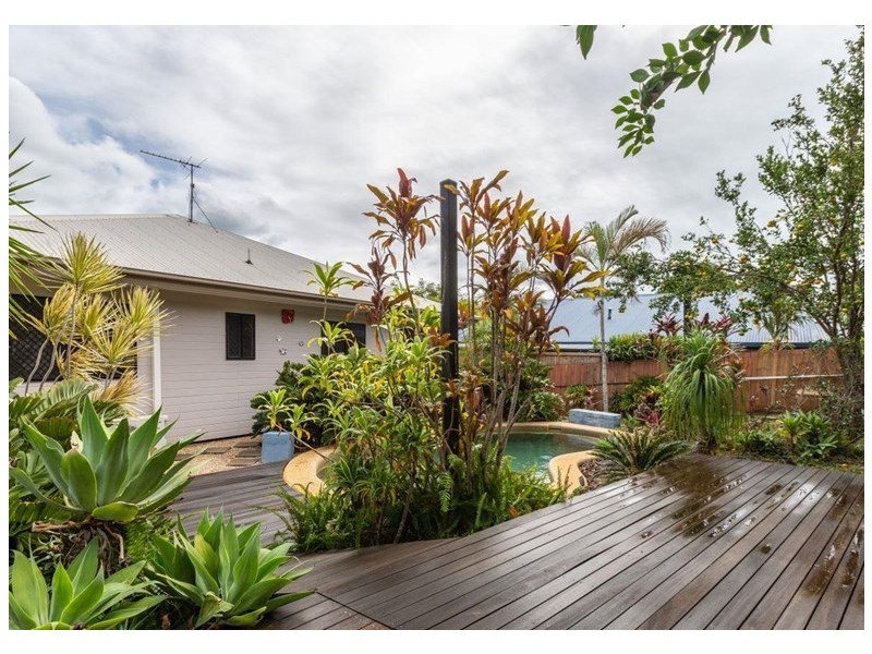 16 Lookout Terrace, Trinity Beach QLD 4879