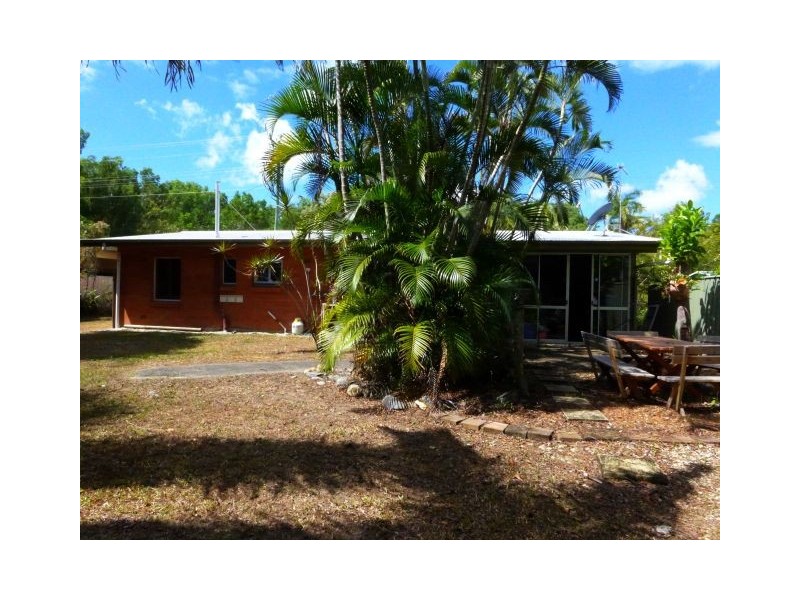 Holloways Beach QLD 4878