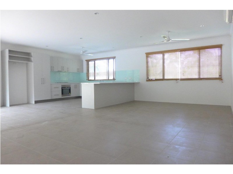 28 Evergreen St, Clifton Beach QLD 4879