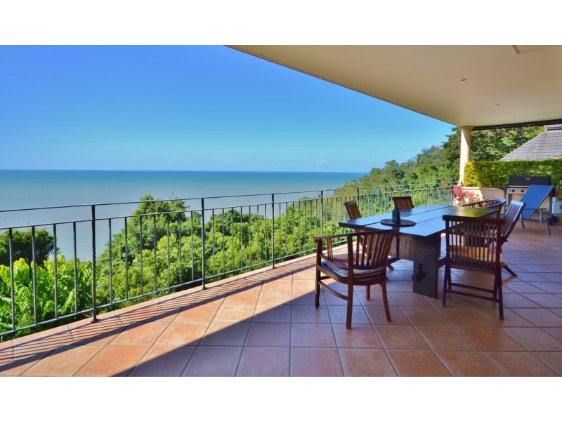 24/7 Tari Place, Trinity Beach QLD 4879