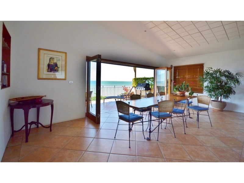 24/7 Tari Place, Trinity Beach QLD 4879