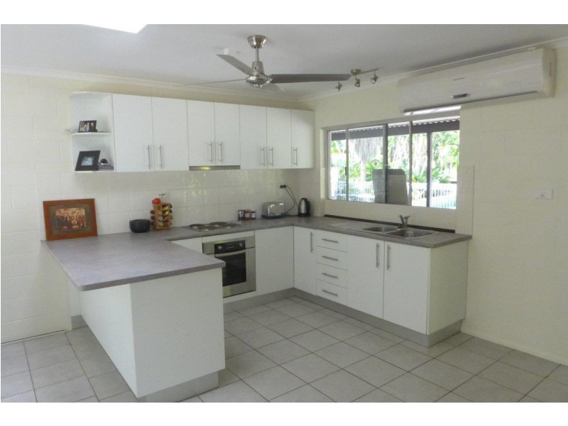 18 Hope St, Clifton Beach QLD 4879