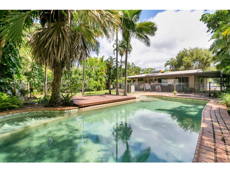 18 Hope Street, Clifton Beach QLD 4879