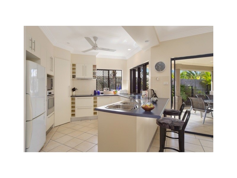 5 Macarthur Close, Palm Cove QLD 4879