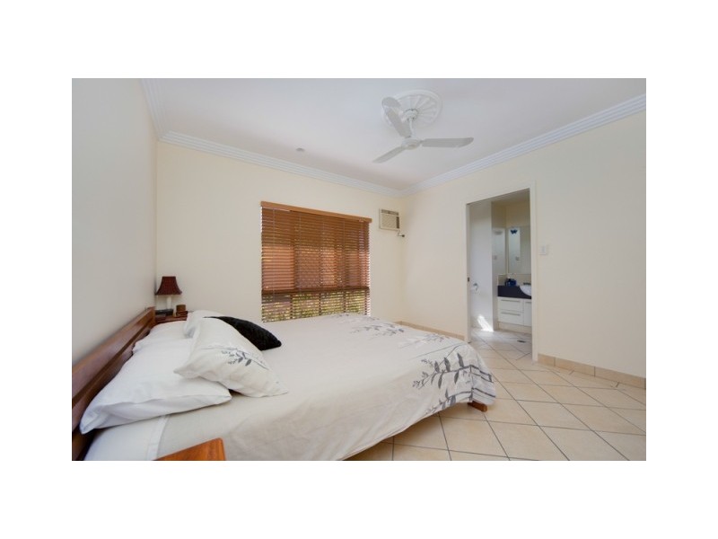 5 Macarthur Close, Palm Cove QLD 4879