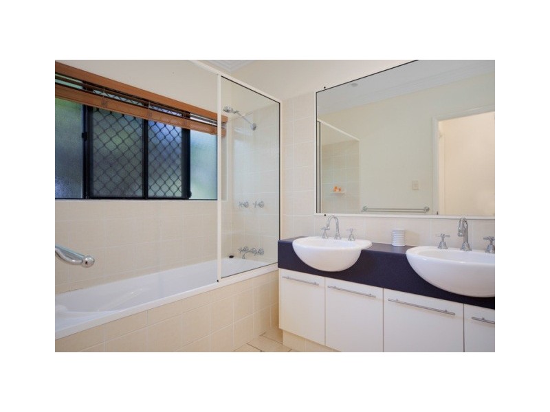 5 Macarthur Close, Palm Cove QLD 4879