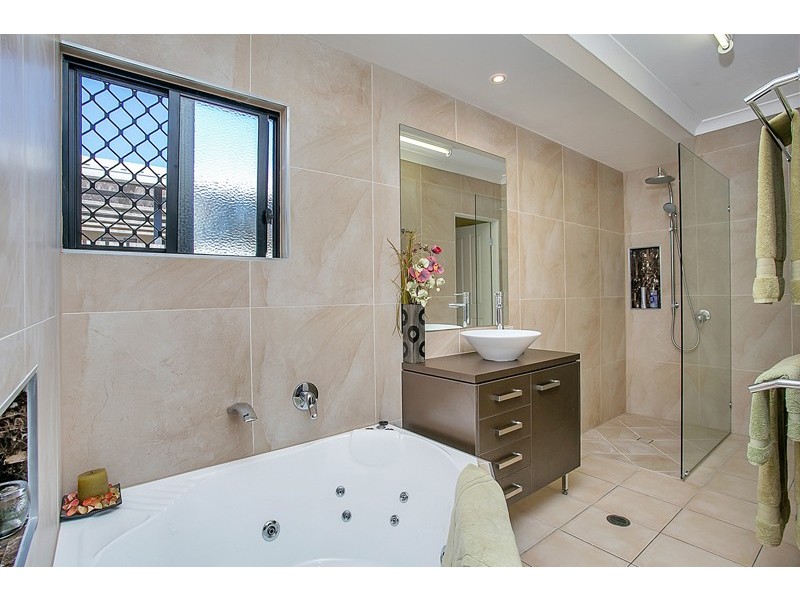 7 Teewah Close, Kewarra Beach QLD 4879