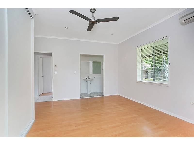 Clifton Beach QLD 4879