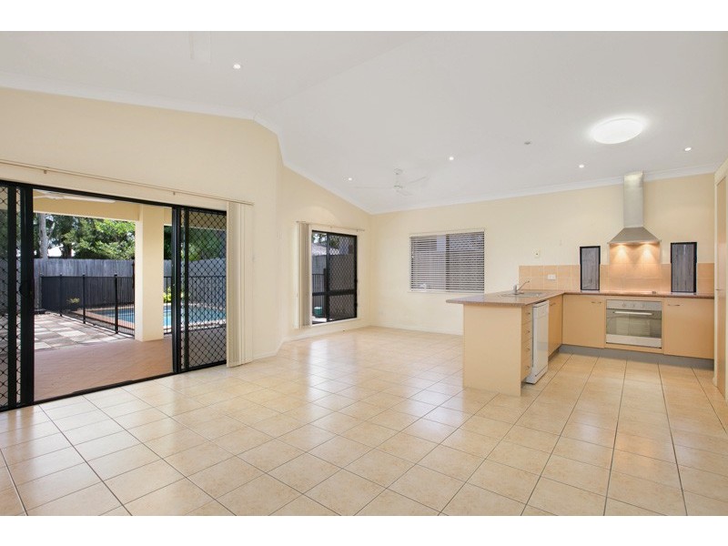 Palm Cove QLD 4879