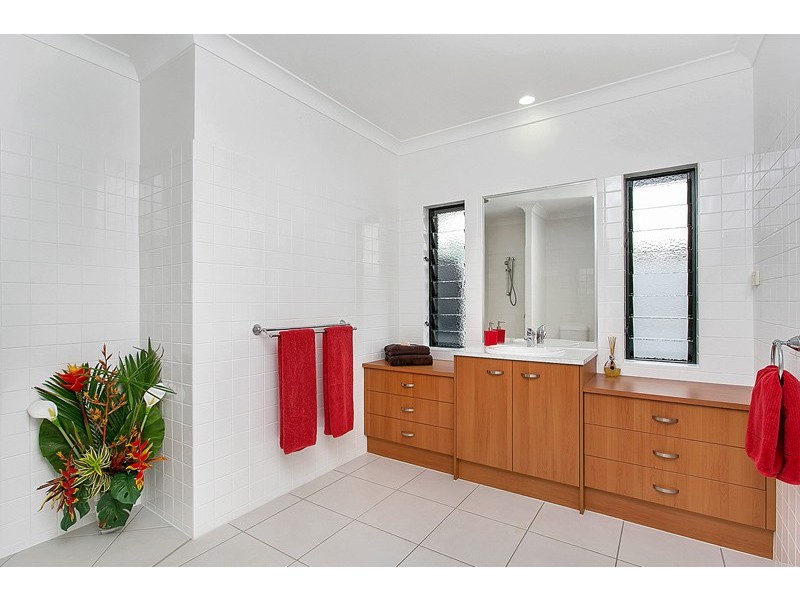 11 Bramble Street, Clifton Beach QLD 4879