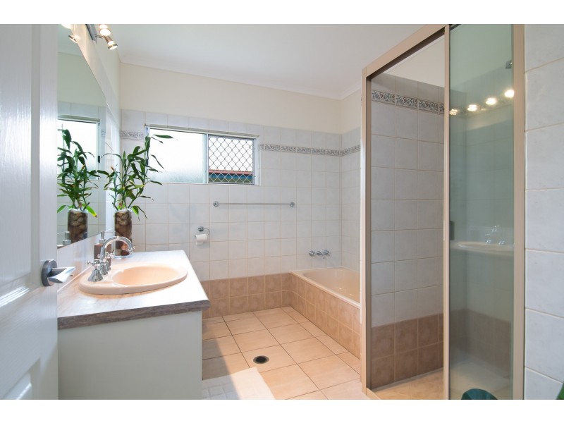 3 Castaways Close, Kewarra Beach QLD 4879