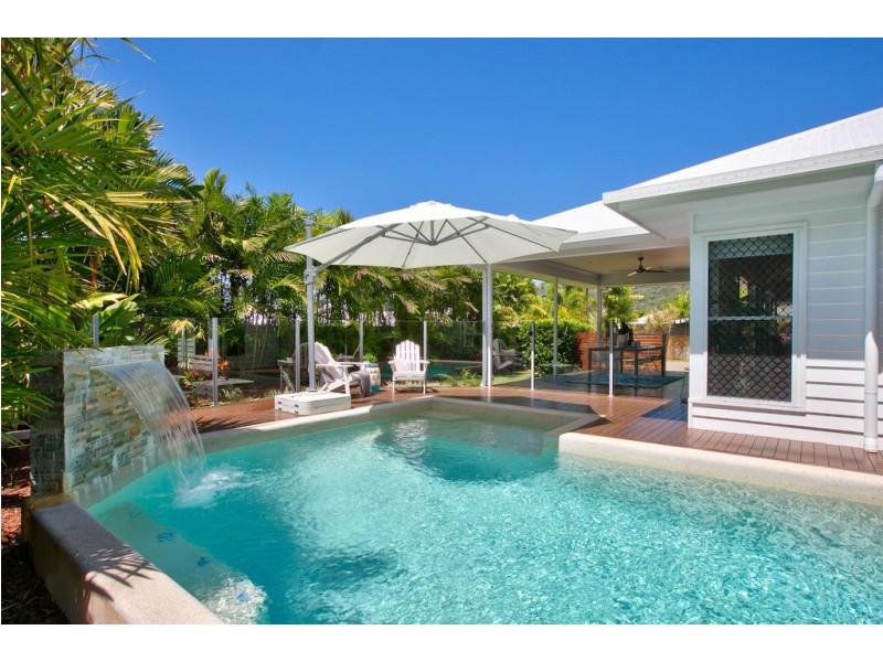 27 Bowline Place, Trinity Beach QLD 4879