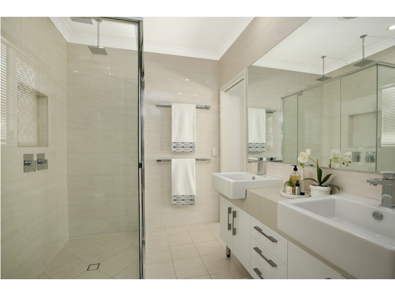 27 Bowline Place, Trinity Beach QLD 4879